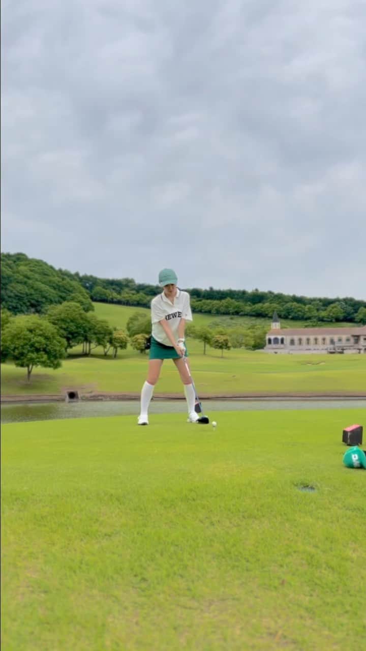 Alyssaのインスタグラム：「練習とラウンドが別人😇 力入ってる😂  #neweragolf #ニューエラゴルフ #ニューエラ女子 #野球少年かな🥹 #instagolf #golstagram #골프스타그램　#ゴルフ #golf #골프연습 #골프 #ゴルフ女子 #女子ゴルフ  #スイング動画 #ゴルフスイング」