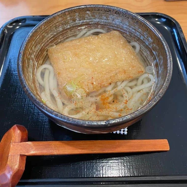 前原誠司さんのインスタグラム写真 - (前原誠司Instagram)「一昨日のお昼は、スタッフと議員会館の食堂に行き、私は「きつねうどん」をいただきました。お揚げがほんのり甘く、また麺にコシがあり、美味しかったです。ご馳走様でした。（誠）#まえはランチ」6月22日 8時31分 - seiji_maehara.official