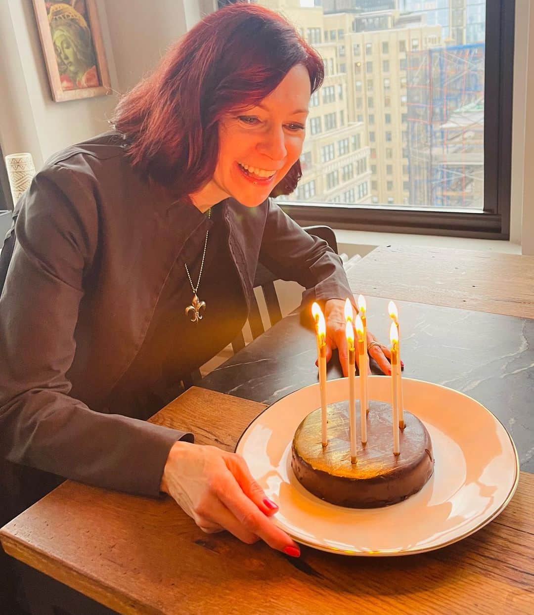 のインスタグラム：「I get the longest birthday (and candles!) of the year! 🎂 #summersolstice」