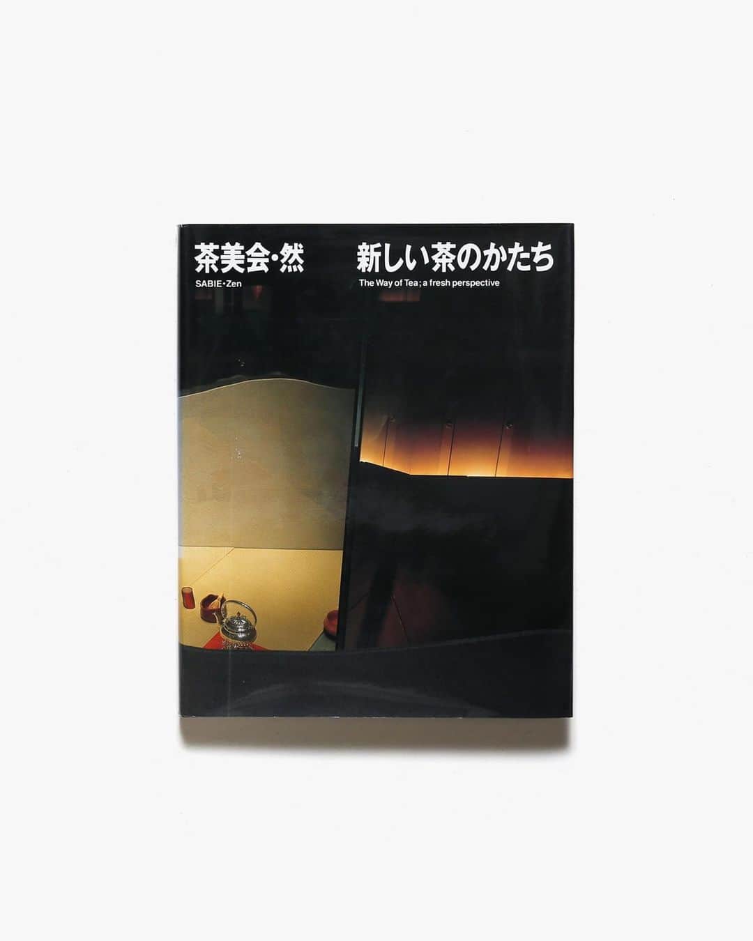nostos booksさんのインスタグラム写真 - (nostos booksInstagram)「本日はイッタラの写真資料集、伝説の日本料理店の写真集『百味菜々』、多くの芸術家や建築家が参加した『茶美会・然』、『Inui Architects』など41冊を入荷しました。  オンラインストアへは商品タグをタップ◯ 　 入荷本からおすすめ10選  ----------  1冊目 『百味菜々』 1995年まで東京・青山で営まれていた日本料理店「百味存」のオーナー・横山夫紀子と、写真家・秋元茂によるビジュアルブック。丁寧な下拵えから、ルーシー・リーや北大路魯山人の器への盛り付けを美しく撮影したもの。寄稿は高橋睦郎、三宅一生ら、構成・造本は田中一光。   ----------  2冊目 『iittala』 フィンランドの伝説的なプロダクトデザインブランド、イッタラのおよそ140年にわたる歴史と記録をまとめた写真資料集。北欧の美学やフィンランドの文化、政治、歴史と深く結びつくイッタラ初のモノグラフで、様々なプロダクトを種類ごとに紹介。アイノとアルヴァ・アアルト、カイ・フランク、ジャスパー・モリソン、三宅一生スタジオなど著名デザイナーの作品にも焦点を当てている。  ----------  3冊目 『茶美会・然 新しい茶のかたち』 1992年に開催された茶道裏千家の伊住政和主宰の茶美会（さびえ）・然についてまとめた写真資料集。グラフィックデザイナーの田中一光をはじめとし、三宅一生、コシノジュンコ、横尾忠則など多くのアーティストや建築家が参画・出品した。参加したアーティストたちによるテキストや対談も収録。  ----------  4冊目 『Spoon』 著者のダニエル・ロゼンシュトロフの個人コレクションから数百本のスプーンを紹介する写真資料集。木やガラス、骨、金属、磁器、エナメル、セラミック製のスプーンからヴィンテージスプーン、博物館所蔵の貴重な一点物、世界中の家庭で見られる日常生活の中の典型的なスプーンまで、数年にわたり収集されたスプーンを紹介。   ----------  5冊目 『リバティ アーカイブ・ブック』 リバティプリントで有名なロンドンのリバティ社による貴重なデザイン・写真資料集。1875年の創業から現在に至るまで、多彩なテキスタイルデザインやプリントを生み出してきたリバティのデザイナーやプリンター、芸術運動の背後にある物語を探ることができる一冊。   ----------  6冊目 『Inui Architects 乾久美子建築設計事務所の仕事』 建築家・乾久美子の作品集。東日本大震災で被災した岩手県・唐丹の小中学校と児童館の再建、みずのき美術館、個人の邸宅など場所も役割も異なる多種多様な設計を紹介。写真や模型、設計図、スケッチなど図版も豊富に掲載。装丁は菊地敦己。   ----------  7冊目 『日経回廊 全10冊揃』 日本経済新聞社が購読者向けに発行していた非売品の雑誌『日経回廊』の全巻10冊揃え。毎号魅力的なテーマを新鮮な切り口で特集する。  ----------  8冊目 『いす・100のかたち』 1996年から2000年にかけて各国て開催された展示会「いす・100のかたち ヴィトラ・デザイン・ミュージアムの名品」の図録。マルセル・ブロイヤー、チャールズ・イームズ、ジャスパー・モリスン、イサム・ノグチ、エットーレ・ソットサス、柳宗理をはじめとする多数の作家らが手がけた美しい椅子の数々を収録。  ----------  9冊目 『四国のおもちゃ』 四国の郷土玩具を紹介した資料集。「相撲はりこ」「阿波大津人形」「松山土天神」など、郷土愛あふれる個性豊かなおもちゃを写真と解説で紹介。装丁は芹沢銈介によるもの。   ----------  10冊目 『Leaked Recipes: The Cookbook』 過去15年間に流出した主要な電子メールを、料理というテーマでまとめたレシピ集。朝食、ディップ、メインディッシュ、サイドディッシュ、デザートなど、50以上のレシピを紹介。ヒラリー・クリントンからエマニュエル・マクロンまで様々な情報源から流出したメールを、オフィスカルチャー、政治、家族、友人関係など様々な側面からの考察し、エミリー・バルツの写真が添えられている。  ----------------------  店舗情報はこちら @nostosbooks  ----------------------  オンラインストアは毎日19時更新○  ----------------------  #nostosbooks #ノストスブックス #祖師ヶ谷大蔵 #砧」6月22日 8時34分 - nostosbooks