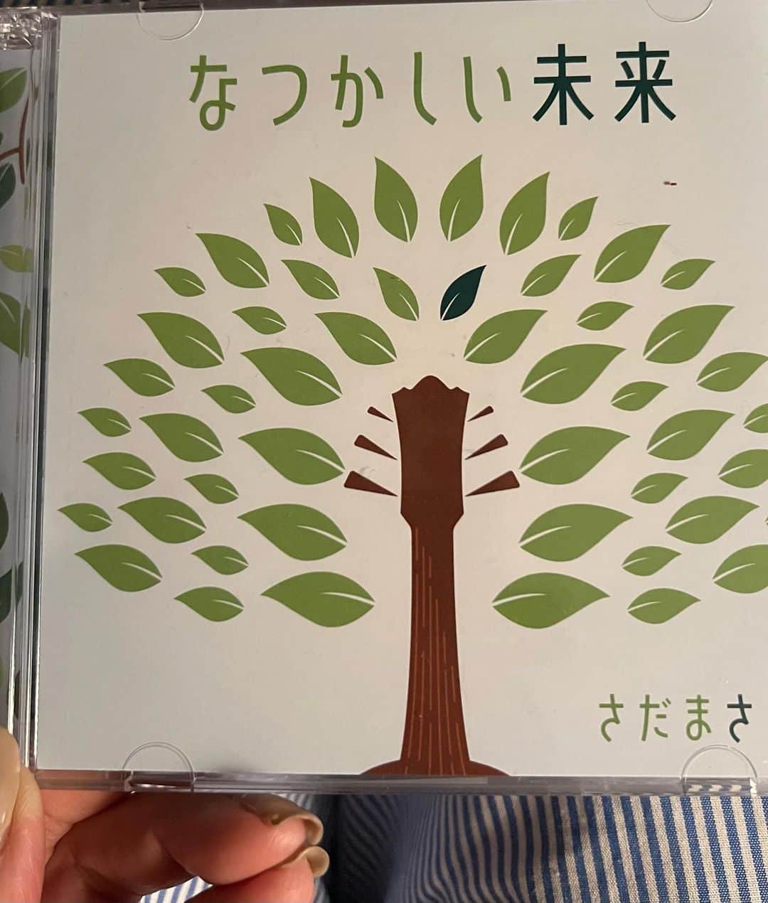 岩崎宏美さんのインスタグラム写真 - (岩崎宏美Instagram)「今夜‼️ NHK SONGSは、私の生き神様 さだまさしさんです‼️  そして50周年を記念して作られたアルバムとパンフレット 読み応えのあるパンフレット。 私も参加させていただきました。 さだまさしが大好きなかた達のコメントは、読んでいるだけで共感できて幸せな気持ちになります。 アルバムのライナーノーツ読みながら曲を聴いていたら涙が溢れたり、笑顔になったり、まさしの大きな愛を感じました。 今夜のSONGS楽しみです😊 みんなで観ましょう‼️ #NHK #SONGS #さだまさし」6月22日 8時49分 - hiromiiwasaki_official
