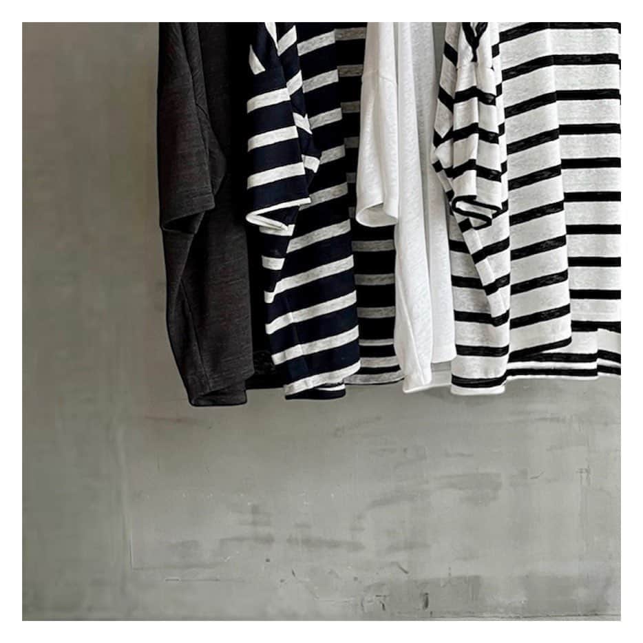 エリオポールのインスタグラム：「2023 Summer Collection  Cut sew   16.500yen / HÉLIOPÔLE   Ref: 13003088051HN Color: Ivory. Charcoal.    White×Navy. Black×White Siz: 38  店舗にてお電話による通販対応も承っております。  HELIOPOLE代官山店  03 3770 6438  HELIOPOLE 札幌店  011 209 5455  HELIOPOLE 広島店  082 542 7033  ※広島店では現在対応しておりません。  @heliopole_official #HELIOPOLE  #エリオポール」
