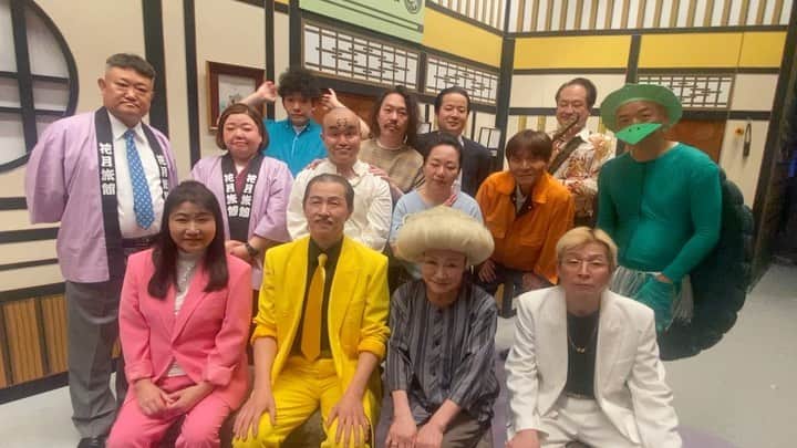 吉本新喜劇のインスタグラム：「今週の #よしもと祇園花月 吉本新喜劇は「この壷、ほんまはなんぼやねん！ウソついたらあかんよ～」をお届け中🤗✨  登場人物ほぼ皆んな嘘つきまくり💦結末は⁉️そして気になるカッパは...⁉️  ぜひ、劇場でお待ちしております👋🎫 onl.bz/nwKjEji  #吉本新喜劇 #新喜劇 #祇園花月」