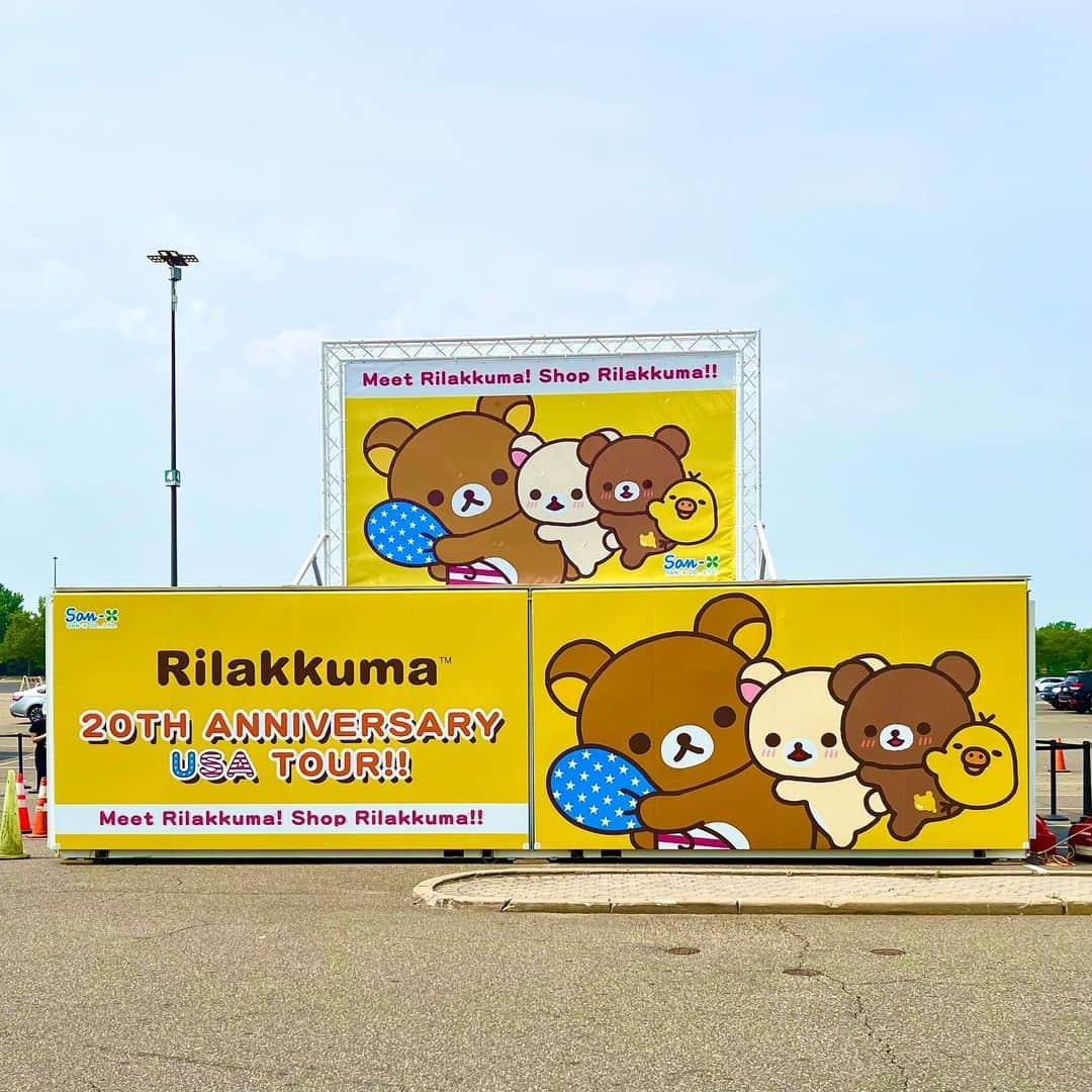 Rilakkuma US（リラックマ）さんのインスタグラム写真 - (Rilakkuma US（リラックマ）Instagram)「. 【Los Angeles/Important announcement】📣💕   ▪️1:If you'd like to visit our Pop-Up Shop, we will be distributing timed entry passes (free) starting at 8:30 AM. These tickets will indicate both a designated time slot and a number. Your assigned time slot will determine when you should return to the Pop-Up Shop, while your number will determine your place in line for entry. Time slots will be available every hour from 10:00 AM to 2:00 PM.   Time slots: ① 10:00 AM〜11:00 AM ② 11:00 AM〜12:00 PM ③ 12:00 PM〜1:00 PM ④ 1:00 PM〜2:00 PM   After 2:00 PM, entry will be open to all. (Please note that we may open to everyone earlier than 2:00 PM; updates will be available on our Instagram account!)  ーーーーーーーーーーーーーーーーーーーーーーーー ▪️2:Regarding Meet and Greet with Rilakkuma and Korilakkuma   Timed entry passes (free) for the Meet & Greet will be distributed at 10:30 AM for the 12:30 PM and 1:30 PM Meet & Greet sessions. We will limit the number of people admitted to each Meet & Greet session. After 2:30 PM, 3:30 PM, 4:30 PM, and 5:30 PM the Meet & Greet will be open to guests without numbered tickets.  Also, in case of rain, Meet & Greet may be subject to cancellation. Thank you for your understanding.   ーーーーーーーーーーーーーーーーーーーーーーーー ▪️3:Regarding Merchandise Each person will be entitled to purchase no more than 1pc of our MEDIUM Rilakkuma Plushies. Our MEDIUM Rilakkuma Plushies are the following: Rilakkuma USA Tour Plush, Korilakkuma USA Tour Plush, Rilakkuma USA Tour Plush Numbered Edition, and Korilakkuma USA Tour Plush Numbered Edition.  Purchases of all other plushies will be limited 1pc per item, as inventory is limited. We are sorry for any inconvenience caused, and thank you for understanding.  ーーーーーーーーーーーーーーーーーーーーーーーー #Rilakkuma_USATour #event #rilakkuma #sanx #kawaii #japanesepopculture #plushies #cute #popups #popupshop #summer #japaneseculture #losangeles」6月22日 14時39分 - rilakkumaus