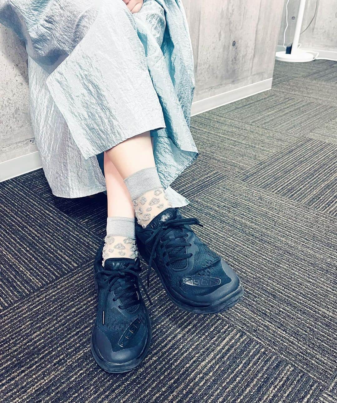 城南海さんのインスタグラム写真 - (城南海Instagram)「@keen_japan  歩くのが楽しい、転がる新感覚シューズ🎾  春先から愛用していますが 履けば履くほど足に馴染んでくる！ 一日中歩いても疲れません○  #keen #keen_japan #lifeiskeen」6月22日 9時19分 - kizukiminami
