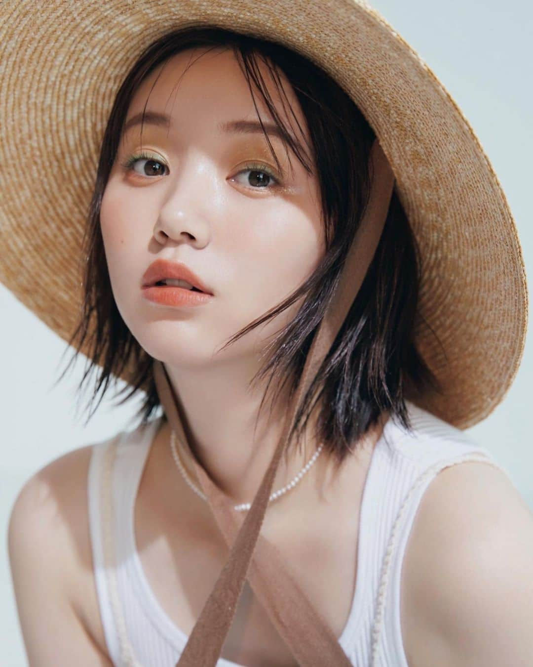 林由香里のインスタグラム：「@moremagjp  《お出かけSUMMER MAKE-UP🏝️》 "抜け感眉と涼しげアイライナー"  #hair #makeup」