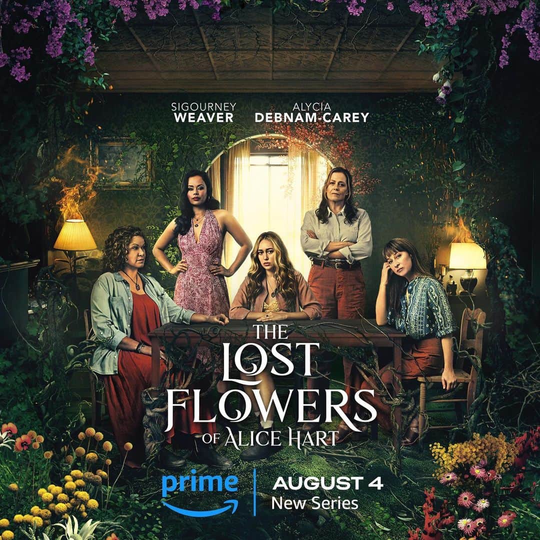 アリシア・デブナム・キャリーのインスタグラム：「pinch me✨🌸 #thelostflowersofalicehart  Premieres August 4 on @primevideoaunz」
