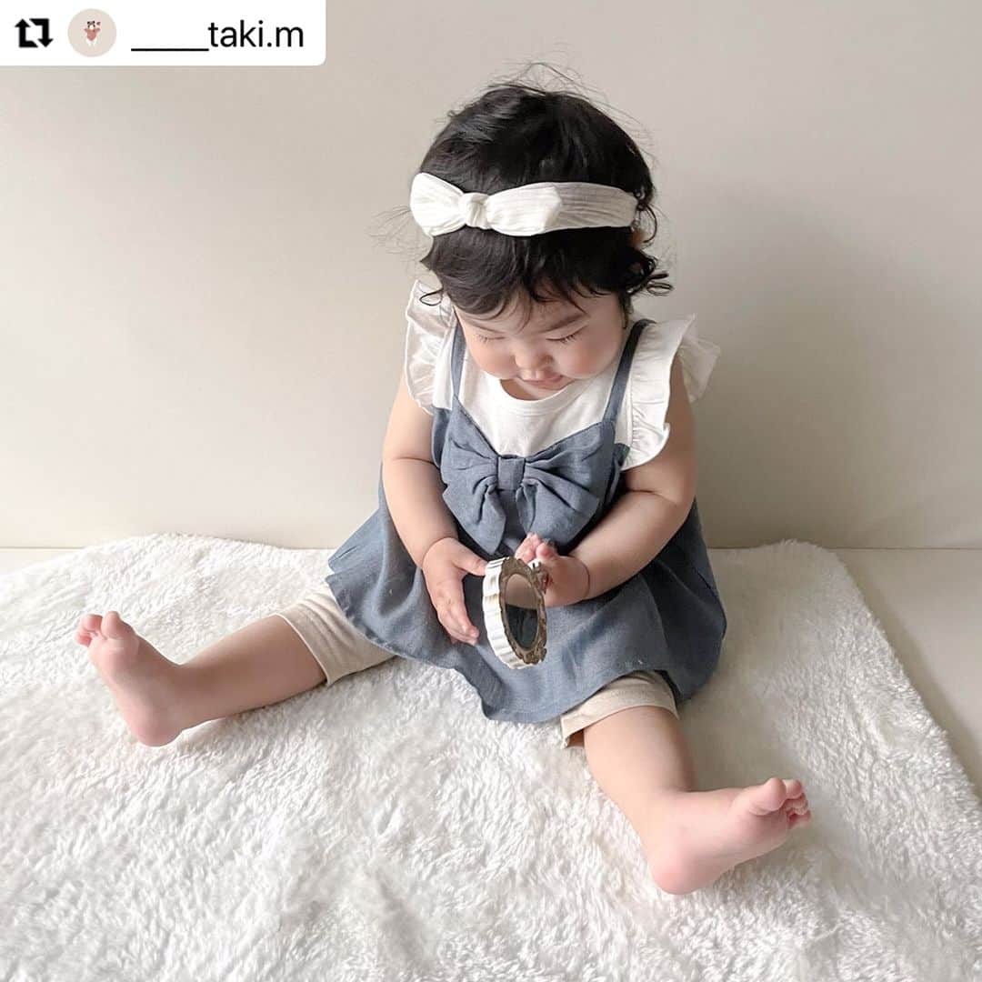 西松屋さんのインスタグラム写真 - (西松屋Instagram)「▷ Thank you for posting 🐰  西松屋アイテムをご購入いただいたステキな投稿をご紹介します✨  ୨୧┈┈┈┈┈┈┈┈┈┈┈┈୨୧ 📷@_____taki.mさん リボンが可愛いレイヤード風Tシャツとフリル付きパンツ🎀 レイヤード風なので、夏でも1枚でおしゃれさんに😉 リボンのヘアバンドとのコーデとってもキュートです💖  📷@yuka_12.08さん 1枚でインパクトのあるテディベア柄Tシャツ🐻 テディベアに合わせたチェックコーデとってもお似合いです😍 今年の夏、たくさん活用してくださいね♬  📷@_ilymbbyさん ゆるいイラストが可愛いおにぎり柄ステテコ🍙✨ 冷えからお腹を守ってくれて、さらっとした着心地もgood◎ うつ伏せ姿のお尻がとっても可愛くてキュンです☺  皆さまありがとうございます☻ ୨୧┈┈┈┈┈┈┈┈┈┈┈┈୨୧  ※掲載商品の価格は投稿時の価格です。 ※掲載商品は実物と色が異なる場合がございます。 ※掲載商品は、時期や店舗により取り扱いがない場合がございます。ご容赦くださいませ。  ・━・━・━・━・━・━・━・ 📣ご質問やコメントへのご返信は致しかねますが、 サービス向上のための貴重な情報として、スタッフが拝見しております。  📣#西松屋これくしょん もしくは @24028.jp を付けて投稿してね！ こちらの西松屋公式アカウントで紹介させていただくかも♪ 皆さまの投稿お待ちしております☺︎  ※DMであらかじめご連絡を差し上げ、許可を頂いた投稿のみを紹介させていただきます。 ※DM内で外部サイトへの遷移や個人情報の入力をお願いすることはございません。 ・━・━・━・━・━・━・━・  #西松屋 #nishimatsuya #24028 #こども服 #ベビー服 #キッズコーデ #夏コーデ #男の子コーデ #女の子コーデ #男の子服 #女の子服 #むすこーで #むすめふく #プチプラコーデ #キッズTシャツ #西松屋キッズ #西松屋コーデ #おしゃれキッズ　 #赤ちゃん #ベビー #新生児 #キッズ #プレママ #マタママ #子育てママ #赤ちゃんのいる暮らし #赤ちゃんのいる生活 #子供のいる暮らし #子どものいる暮らし」6月22日 9時50分 - 24028.jp
