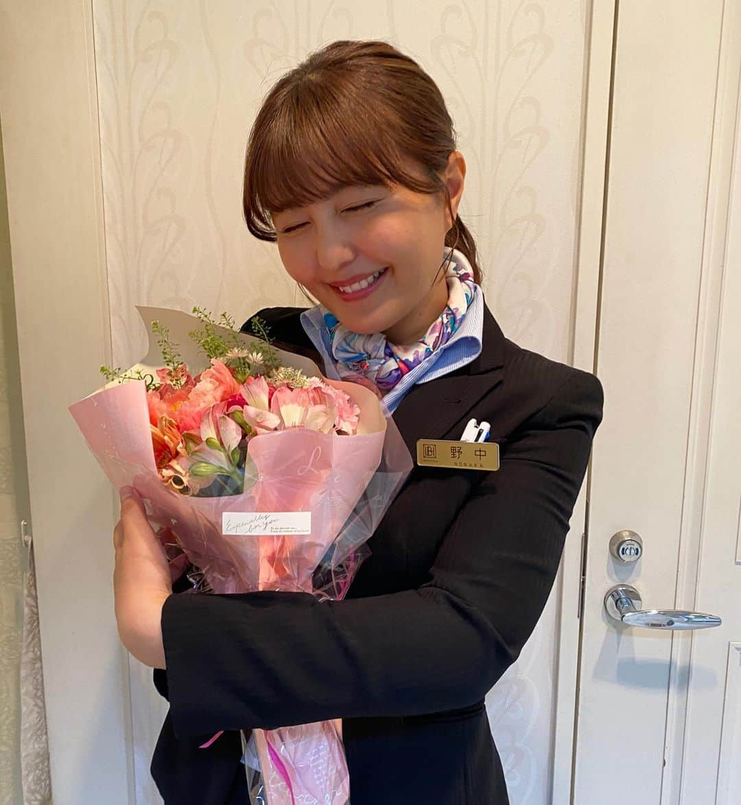 野中藍さんのインスタグラム写真 - (野中藍Instagram)「June 8th was my birthday🎂♡  6/8自分のお誕生日でした！ お祝いメッセージありがとうございました🫶 いい大人になりましたが、 やっぱりお誕生日当日は嬉しくて浮かれてました…笑 身体も心も元気に誕生日を迎えられることが幸せなことだと、年を重ねるごとに実感いたします…✨  私、ノミの天井っていうお話が好きで、 ついつい自分の限界を自分でも知らず知らずに決めちゃいがちなのですが、まだまだぴょんぴょん跳ねていきたいと思っています！！ 頑張ります✊  #6月8日生まれ  #時差投稿です🙏💦」6月22日 9時59分 - ai_nonaka