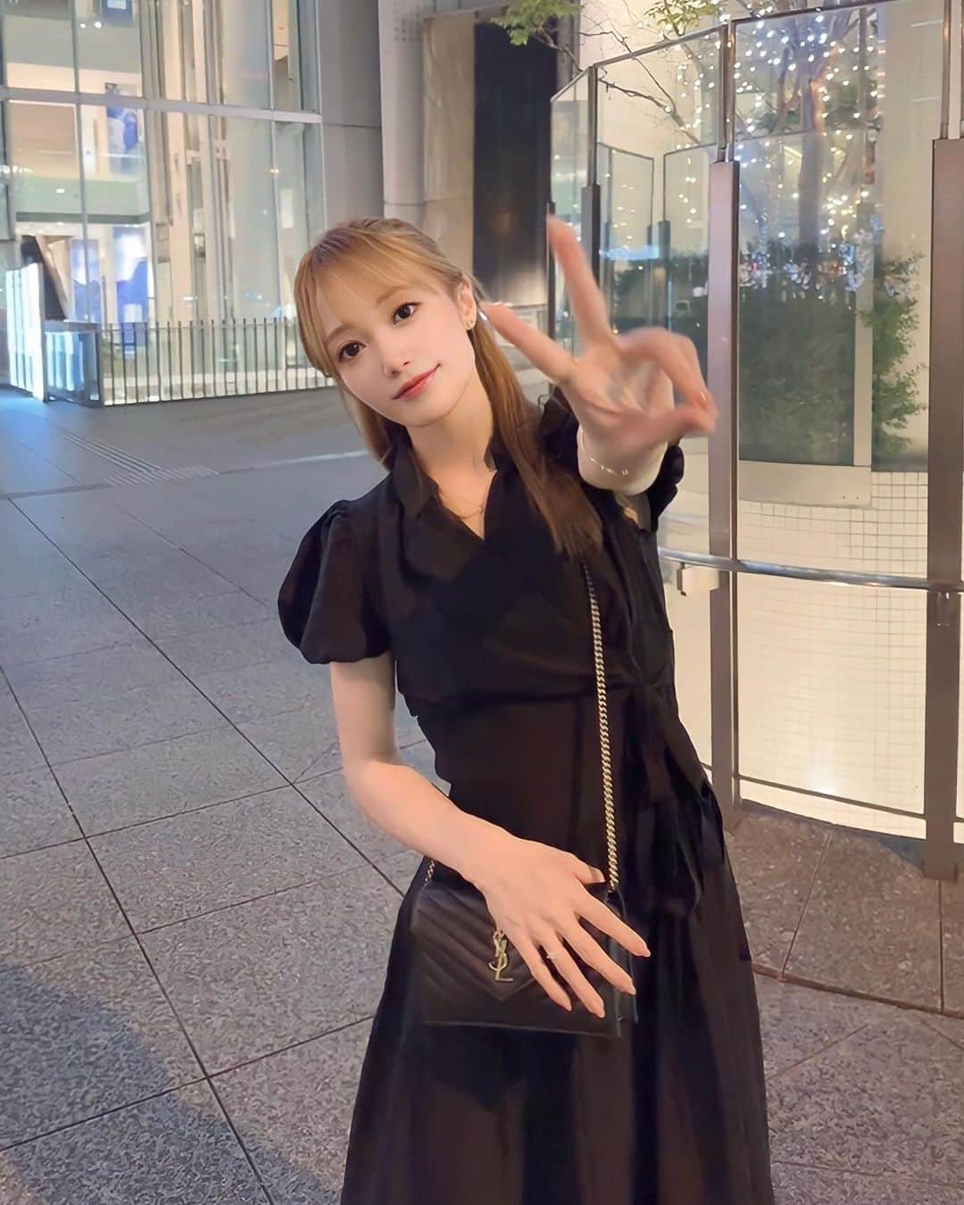 小池ありさのインスタグラム：「✌️  ୨୧┈ ─*・‥…─*・‥…─*・┈୨୧  ☑#ワンピース   @snidel_official   ୨୧┈ ─*・‥…─*・‥…─*・┈୨୧  #小池ありさ #소통　#인친 #코이케아리사 #小池有纱  #低身長ファッション #ブラックコーデ」