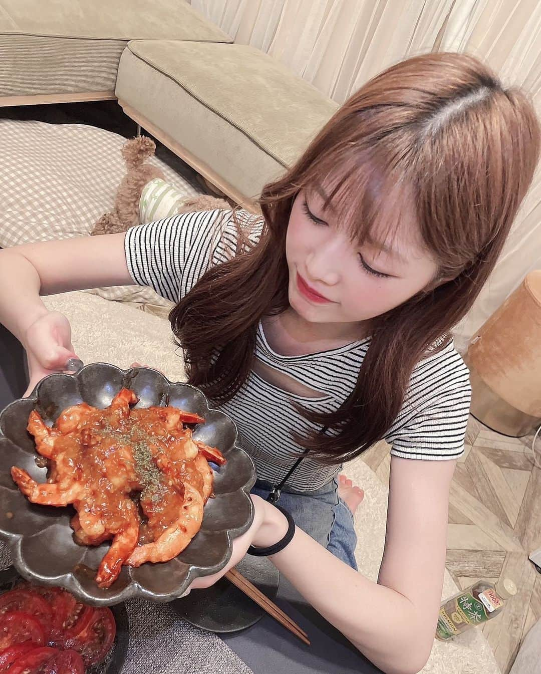 渚カオリのインスタグラム：「初めてのエビチリ作り🦐めっちゃ美味しくできた！」