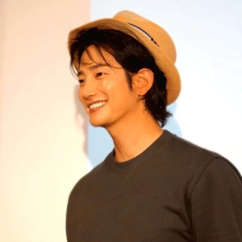 パク・シフのインスタグラム：「Have a great day ☺️💓」