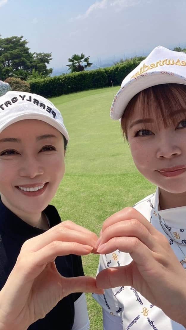 坂村かおるのインスタグラム：「・ 梅雨のお休みの間に、練習！練習！ ・ 毎回、新しい発見あり！まだまだ悪い癖が出ちゃうなり💦 ・ ・ 今年の夏は、あつくなりそうだぁ😓💦💪 ・ ・ いつも「いいね！」を頂きありがとうございます！ 皆さんのコメントに元気を貰っています😊  #クィーンオブ美魔女 #team美魔女 #美ST #坂村かおる #トータルビューティーアドバイザー #美しく老いる #バランス #美容 #コスメ #ファッション #今日のコーデ #トータルバランス #お洒落な人と繋がりたい #コスメ好きな人と繋がりたい #美意識高い人と繋がりたい #美魔女 #美魔女が変わる #アップデートしてる人と繋がりたい #自分らしくアップデート #ゴルフ女子と繋がりたい  #ゴルフ女子」