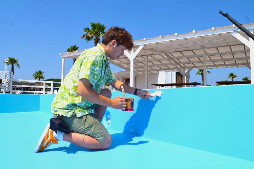 のインスタグラム：「【伊勢志摩エバーグレイズ】 プールOPENに向けて準備中🎶 6/30(Fri)と7/1(Sat)はOPEN記念として無料で解放します🎉 ぜひ遊びにきてね〜😆  詳細はこちら→ https://www.everglades.jp/20220417pool/  #伊勢志摩エバーグレイズ #グランピング #エバキャン #グランピング #アメリカン #アウトドア #リゾート #キャンプ #三重県 #伊勢志摩 #志摩市 #三重旅行  #ファミリーキャンプ #ファミキャン #オートキャンプ #三重県キャンプ場 #犬とキャンプ #プール #夏休み  #everglades #glamping #resort #camping #camp #iseshima」
