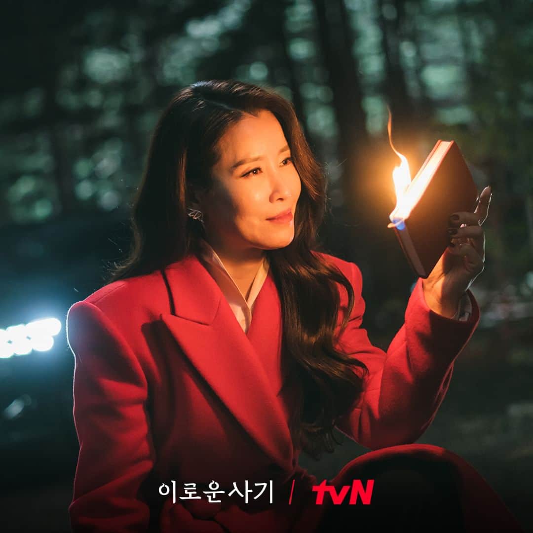 tvN DRAMA【韓国】さんのインスタグラム写真 - (tvN DRAMA【韓国】Instagram)「<이로운 사기> 7, 8화 비하인드 스틸 🎞  시작부터 엔딩까지 짜릿했던⚡ <이로운 사기> 7-8화 비하인드 스틸 보고 있으면 다시 월요일이 오겠죠?🥰  더 많은 스틸 보러 tvN 공식 홈페이지로 오세요🙋🏻‍♀️❤  [월화] 저녁 8:50 tvN #이로운사기 #DelightfullyDeceitful #천우희 #김동욱 #윤박 #박소진 #이연 #유희제 #홍승범 #이태란 #tvN #스트리밍은TVING」6月22日 11時00分 - tvn_drama