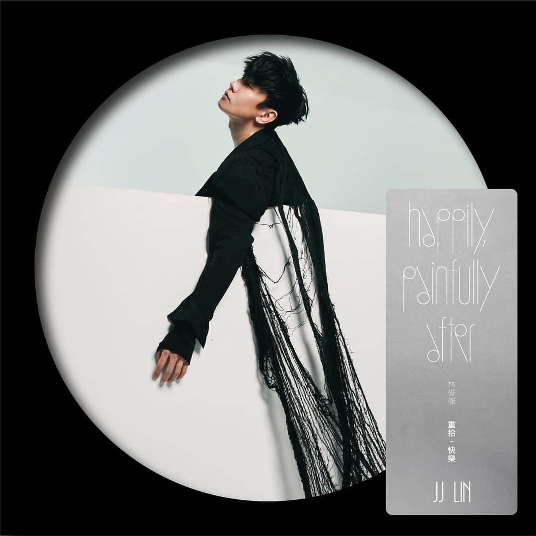林俊傑のインスタグラム：「JJ林俊傑《重拾_快樂Happily, Painfully After》 實體版本全球即將於6月28日開始預購！  20週年CD專輯： 重拾_快樂Happily, Painfully After 《特典雙CD New Chapter＋Moments Chapter》  20週年黑膠專輯(限量發行）： 重拾_快樂Happily, Painfully After 《當代藝術限量雙黑膠 New Chapter＋Moments Chapter》  具體預購詳情敬請密切留意後續公告！  The wait is over! “Happily, Painfully After” physical album pre-sale starts 28 June 2023!  “Happily, Painfully After” Double CD Album Set: 《New Chapter＋Moments Chapter》  and  “Happily, Painfully After” Double Vinyl Album Set (limited edition):   《New Chapter＋Moments Chapter》  Please stay tuned for more details on the launch to be announced.   #林俊傑新專輯重拾快樂 #HappilyPainfullyAfter」