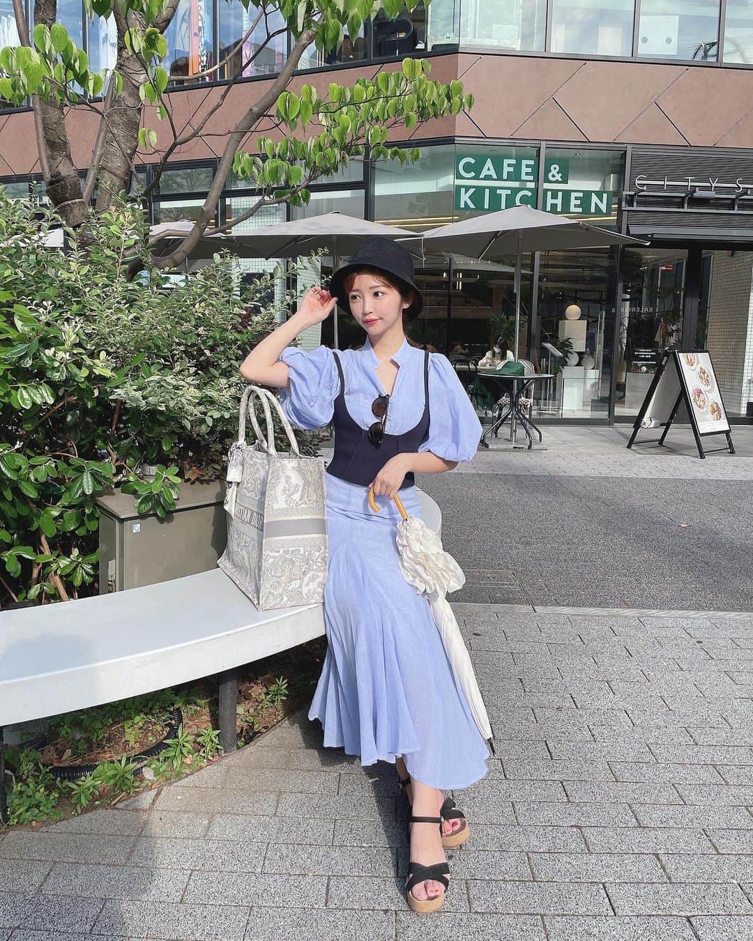 藤田かんなのインスタグラム：「🫧  最近とても心地良い気候ですね💕 ずーっとこのままであってほしいです🥹！  写真は夏を意識した #コーディネート 🦭🩵 なぜか夏になると水色を着たくなるんですよね🤔  そして、今日は大好きな @coco_coco000 ちゃんと共演します🎤＾＾ 20:30〜 @official_winticket_abema  コメントお待ちしています✍🏻  #コーデ  #snidel #dior」