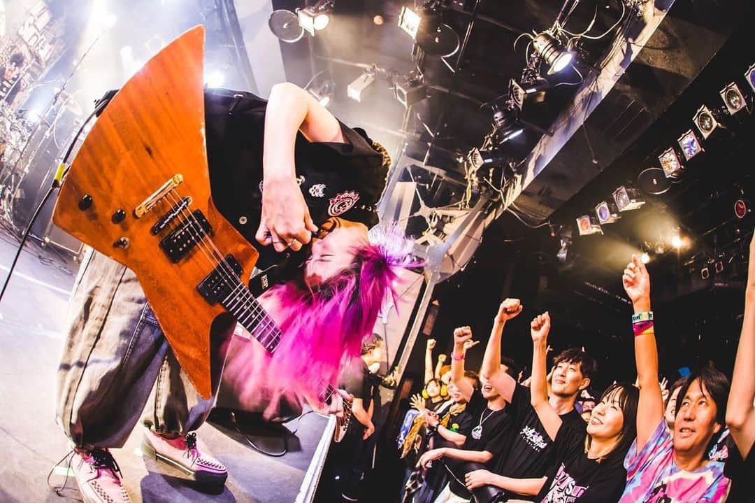 あやぺたのインスタグラム：「PUNK ROCK PRINCESS TOUR 2023-24   2023年6月21日(水) 名古屋CLUB QUATTRO w ) ENTH / Suspended 4th  photo by @naoto_iwabuchi_   ギター落とした事件ぶりの名古屋クアトロ！！！！！ 落としたギターも無事復活して、最後のテキーラまで楽しすぎたな🔥 なごやーまん！！！！！ ギャルしか勝たん！！！！！」