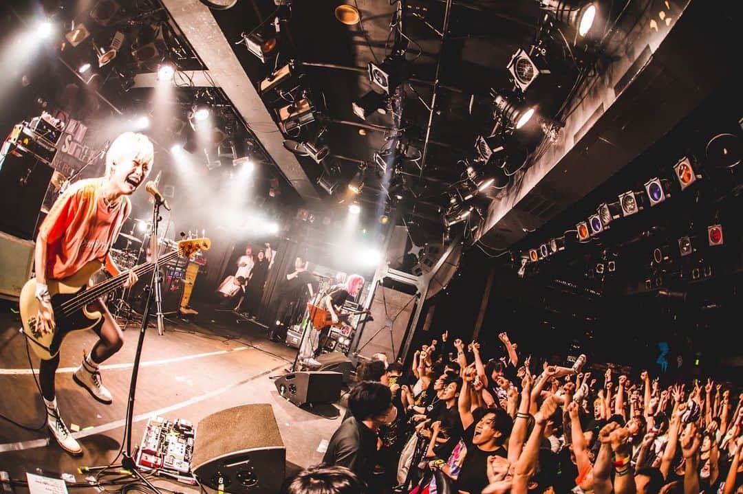 あやぺたさんのインスタグラム写真 - (あやぺたInstagram)「PUNK ROCK PRINCESS TOUR 2023-24   2023年6月21日(水) 名古屋CLUB QUATTRO w ) ENTH / Suspended 4th  photo by @naoto_iwabuchi_   ギター落とした事件ぶりの名古屋クアトロ！！！！！ 落としたギターも無事復活して、最後のテキーラまで楽しすぎたな🔥 なごやーまん！！！！！ ギャルしか勝たん！！！！！」6月22日 12時11分 - ayapettan