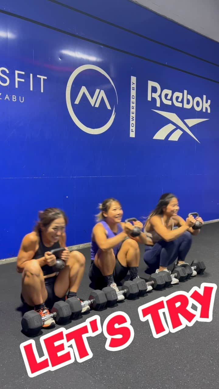 TOMOMIのインスタグラム：「Let's TRY 😜！？💪🏾🔥🔥🔥  みんなで一緒にエクササイズ❤️🙆‍♀️  thank you🤝 @wolfearlytska @_honoka0106_  #workout #training #diet #fitness #fitnesschallenge  #リールチャレンジ #ボディメイク #筋トレ #筋トレ女子 #トレーニング #痩せる #脂肪燃焼 #ダイエット」