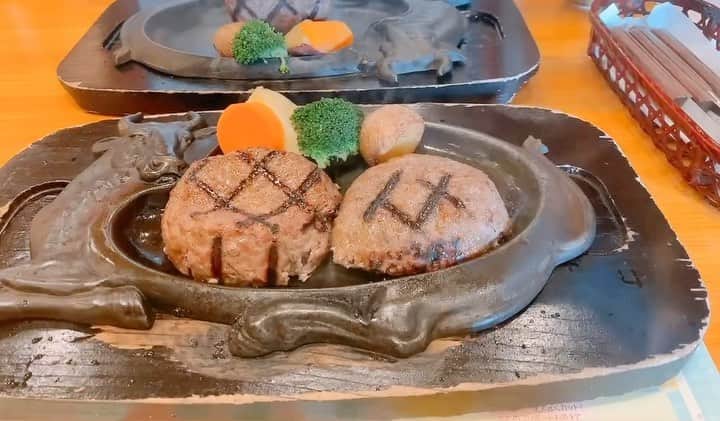 Riicoのインスタグラム：「お昼時に飯テロ〜☺️🍖ㅎㅎ #さわやか　#さわやかハンバーグ」