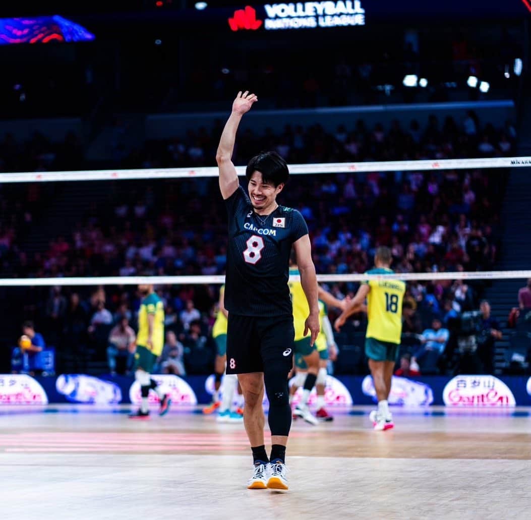 関田誠大のインスタグラム：「. 勝った人、、、、  はーい🙋‍♂️  @volleyballworld  @volleyballnationsleague」