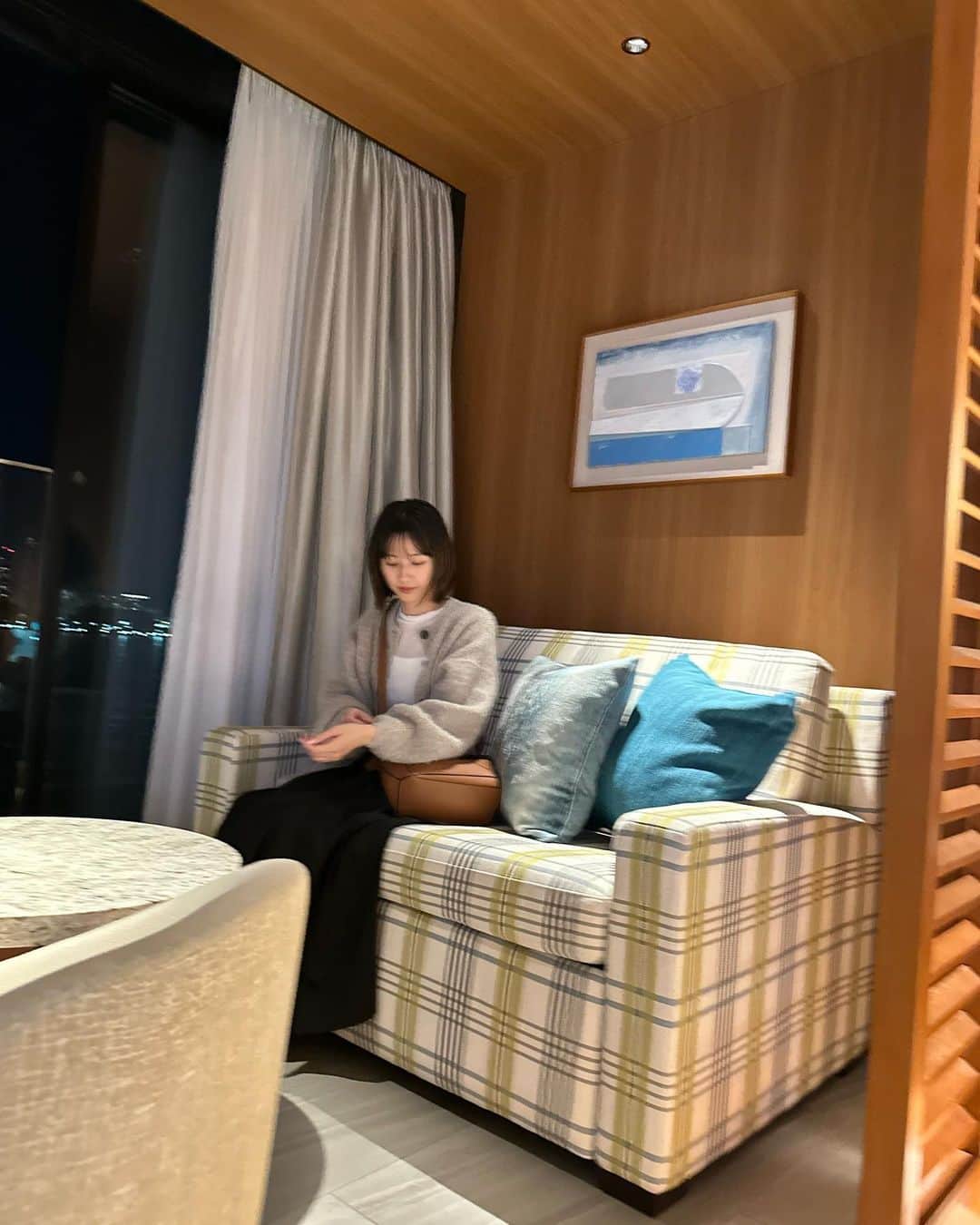 立澤香奈のインスタグラム：「お誕生日ホカンス🎂 4月なのでだいぶ前だけど🤭💦 部屋からの景色が とっても素敵過ぎたし、 窓を開けるとテラスみたいに夜風が入ってきてすごく良かった🥹 とてもいいホテルだった☺️♡  #ホカンス#みなとみらい#みなとみらい夜景 #インターコンチネンタル横浜pier8 #intercontinentalyokohamapier8」