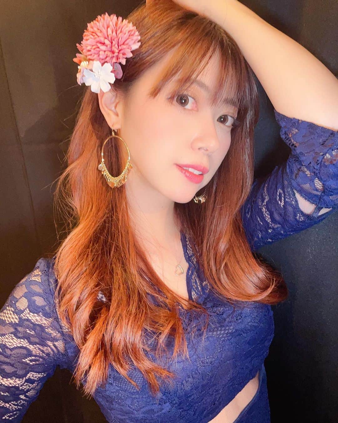 のインスタグラム：「ぬんちゃれすごんざえもん☀️ ショウガールズの花束みたいなガールズトークへお越しくださいました皆様ありがとうございました⸜(๑⃙⃘'ᗜ'๑⃙⃘)⸝⸜❤︎⸝‍ - ゲストに紺野ぶるまさん、中村涼子さん をお迎えして、女のあれこれをトークさせて頂きました\(❁´∀`❁)ﾉ𖤐´- - 腹抱えるぐらいわらっちゃったぜぇ🤣✨ 出方もどうでるかのおべんきょうになりました📚*. - 今日の1日に感謝でございます(ㅅ´꒳` )💕 ありがとうございました🔥 - そして明日から3日間、本公演の幕開けでございます🔥✨ オープニングV、幕間(毎日変わります)、ピンネタ(ぬーは23日)、新ネタコント、新ネタ漫才、8人コントに盛りだくさんなのでお楽しみくださいませ(⁎ᴗ͈ˬᴗ͈⁎)✨ たっくさん稽古して、泣いて、笑って、 全てショウガールズに時間を費やしてきました‼️ 観てくれる人がいなければ、意味がなく悲しい気持ちになるので、是非1周年という集大成をみにきてほしいです😍♥️✨ - 駆け抜けていこーねヾ(•ω•`*)♡ - よろしくお願いします(∩´∀｀＠)⊃✨ - 最前列(2列目まで)、ポートレート全員サイン付きです(((o(*ﾟ▽ﾟ*)o))) うひひーーー(〃✪ω✪〃) -  #ショウガールズツアー2023」