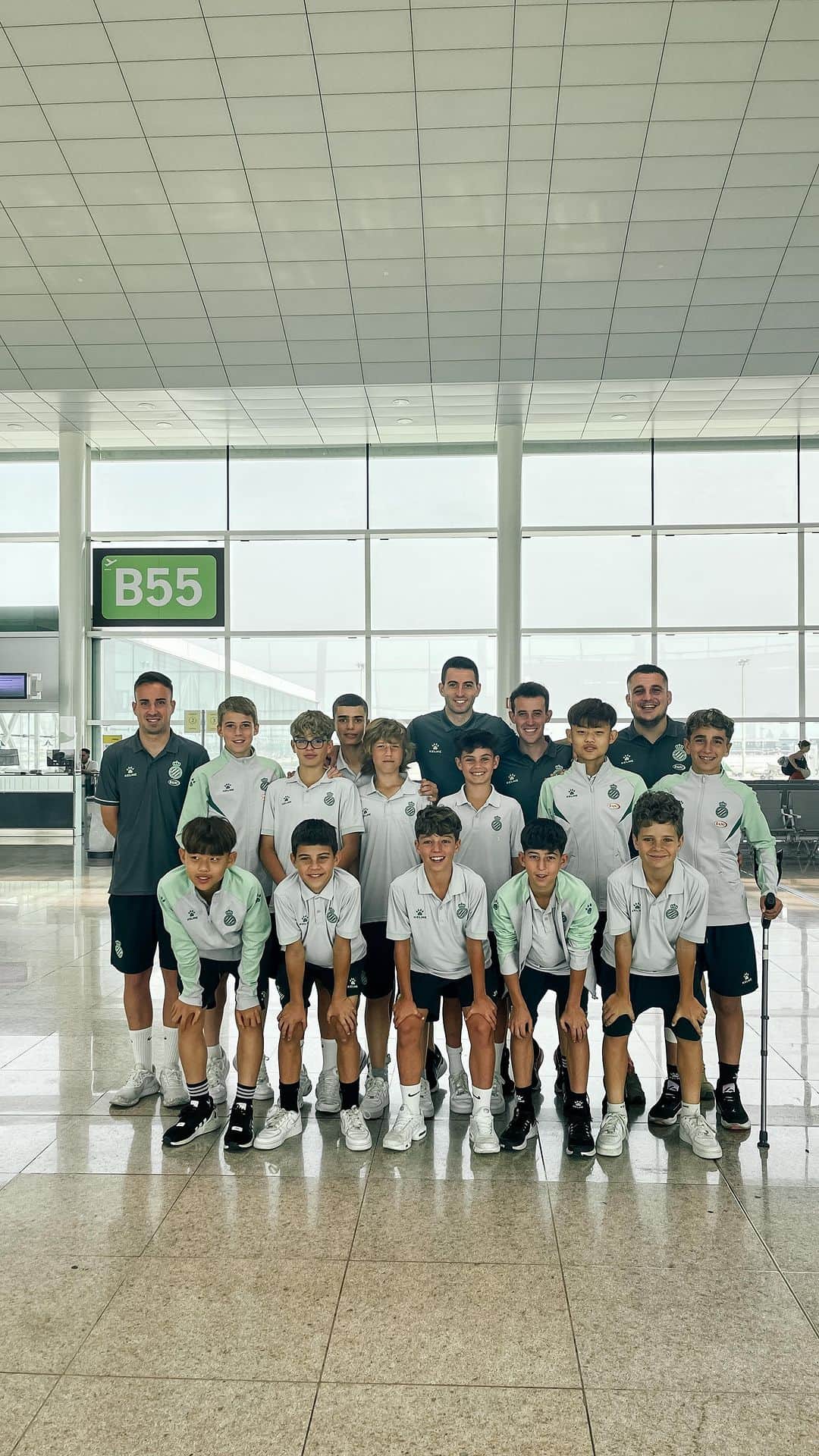 RCDエスパニョールのインスタグラム：「From: Barcelona | To: Orlando L’Aleví A ja està a USA per jugar #LaLigaPromises internacional! #RCDE #planterRCDE」