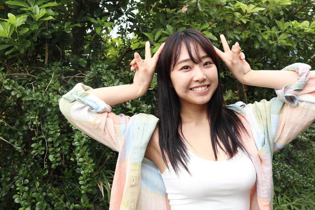 加藤夕夏のインスタグラム：「✌🏻🌼🧡  #加藤夕夏1st写真集　発売ちゅー！   #心に秘めたもの #加藤夕夏 #NMB48 #アイドル #写真集 #グラビア #沖縄 #座間味島　またいきたいなぁ」