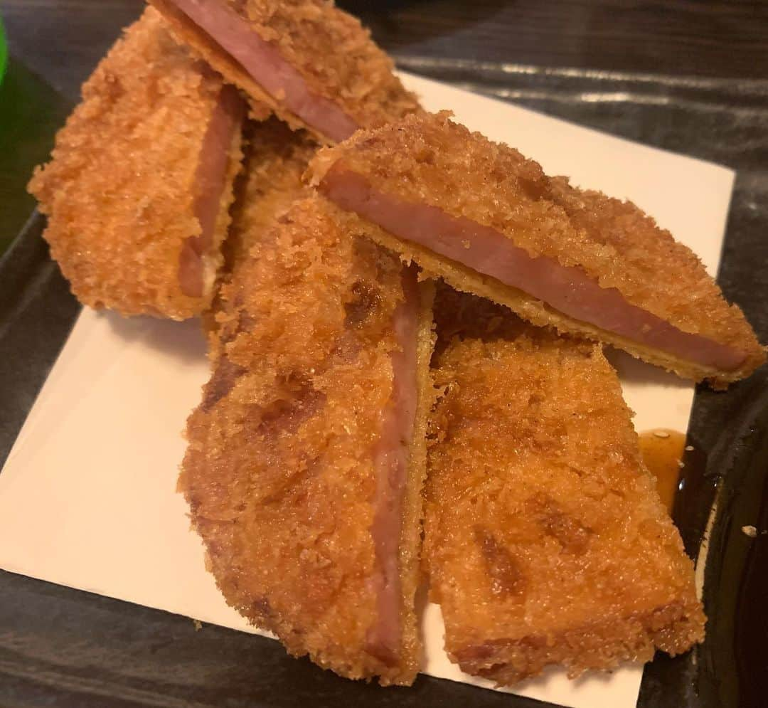 昴生さんのインスタグラム写真 - (昴生Instagram)「晩飯！！ #ルミネ終わり #家族と晩ご飯！ #きてん さん！ #宮崎料理のお店！ #きてん南蛮！ #めちゃうまいー！ #ジューシー！ #せせりの炭火焼き！ #せせりめちゃめちゃでかい！ #よだれ鶏！ #パクチーが良い！ #もろこし天！ #サックサク！ #肉味噌にぎり！ #米すすむー！ #ハムカツ！ #ちょうど良い厚さ！ #やげんなんこつ！ #味付けがスパイシーでうまいー！ #どれもこれもうまかったー！ #今年はミキ漫で宮崎も行く！ #楽しみになってきたなー！ #宮崎料理なに食べよかなぁ？ #都城市の名物はなんやろか？ #漫才のあとのチキン南蛮うまいやろなぁ！」6月22日 22時41分 - mikikousei