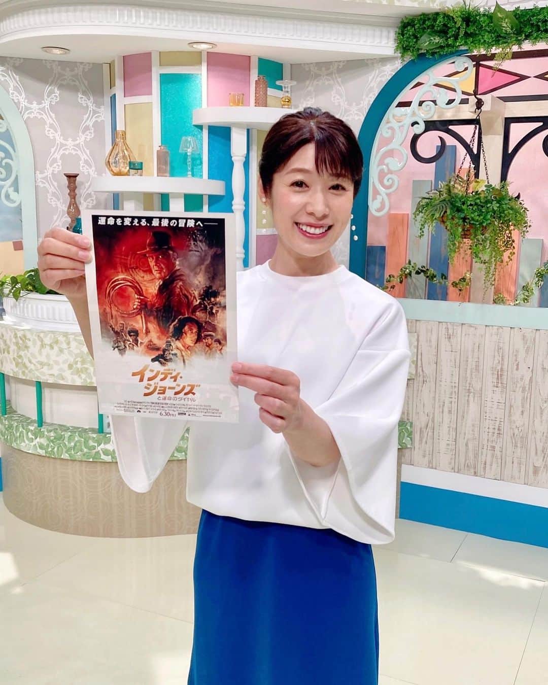 石崎佳代子さんのインスタグラム写真 - (石崎佳代子Instagram)「🎞️ 今夜のFBS「Wao!」最新映画のコーナーは 「インディ・ジョーンズと運命のダイヤル」✨  うんが良いのか悪いのか  めざすお宝どこにある  いのちからがら  のを越え山越え  だい冒険  やしんを秘めた悪党と  ルール無用の大格闘  皆さんはもう過去作の復習は済みましたか？ 私は…先週すでに終えています！😁  インディ・ジョーンズ最後の冒険 一緒に見届けましょう！！  #インディジョーンズと運命のダイヤル #インディジョーンズ #映画紹介 #映画 #映画部」6月22日 22時56分 - kayoko_ishizaki