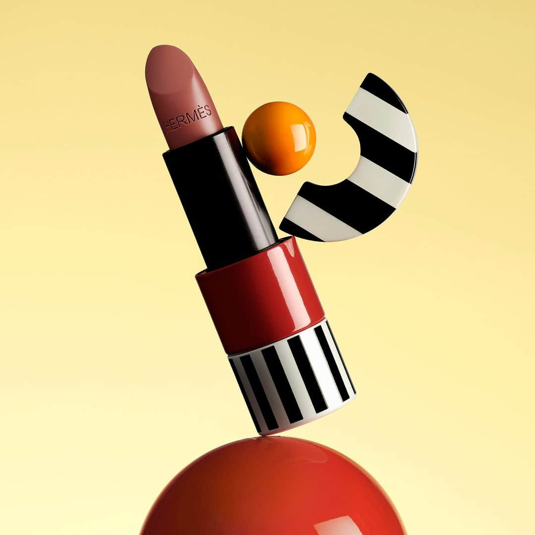 ピエール アルディさんのインスタグラム写真 - (ピエール アルディInstagram)「Pierre Hardy, as the creator of Beauty objects designed the three lipsticks in the rouge Hermès spring-summer 2023 limited-edition collection.  Stripes make an entrance into the Rouge Hermès collection by way of an ultra- summery limited edition.  From the wavy lines of the Méditerranée silk scarf to a towel with deckchair stripes, this graphic precision in movement is a quintessential Hermès signature. It is an invitation to celebrate the spirit of beach holidays with an everyday gesture.  #PierreHardy」6月22日 23時00分 - pierrehardy