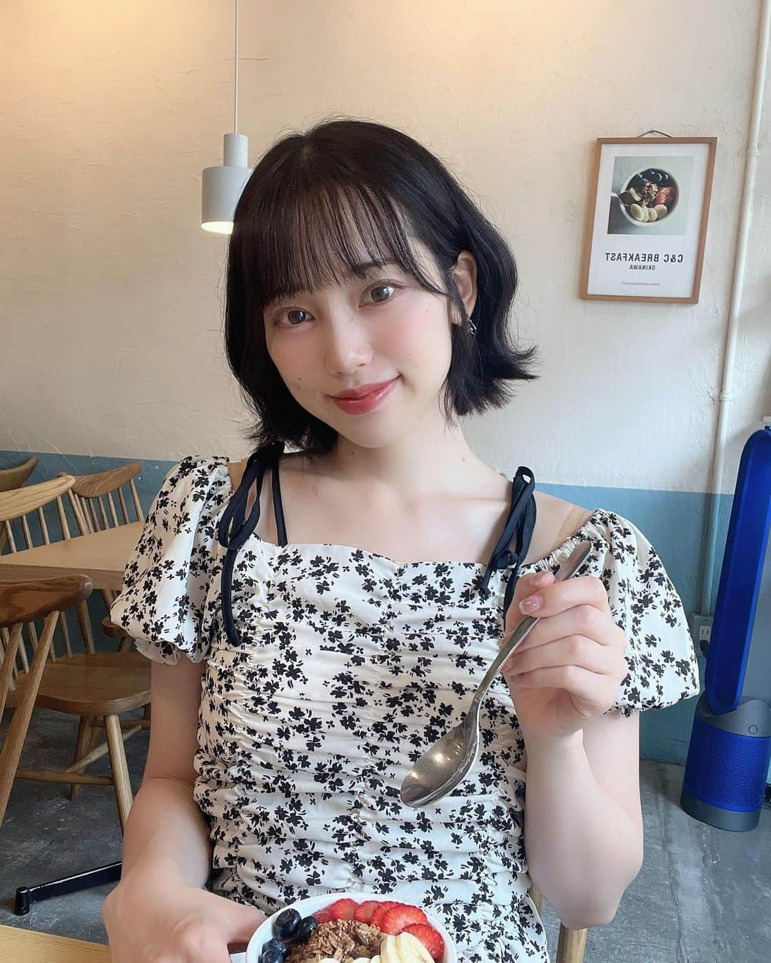 是枝優美さんのインスタグラム写真 - (是枝優美Instagram)「グラノーラ上級者です🥣  間違いなく、是枝はグラノーラ上級者！   #沖縄グルメ  #沖縄カフェ  #沖縄観光  #selca #selfie #셀카 #셀카그램 #today #ootd #dailylook #instagood #instalike #instafashion #followme #outfit #今日のコーデ#インスタ映え #アイドル #idol #japaneseidol #japanesegirl #マイディア #是枝優美 #ヘアアレンジ #自撮り女子 #推してください」6月22日 23時08分 - yu_mi1226