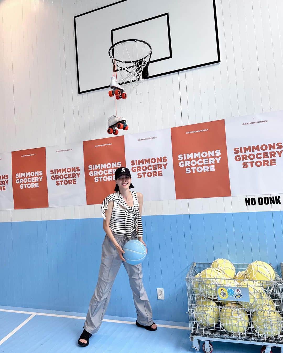 イ・ヒョニさんのインスタグラム写真 - (イ・ヒョニInstagram)「농구도…?🏀👀 ㅋㅋㅋㅋㅋ 너무 예쁘고 재미있는 공간🩵」6月22日 23時08分 - lee.hyunyi