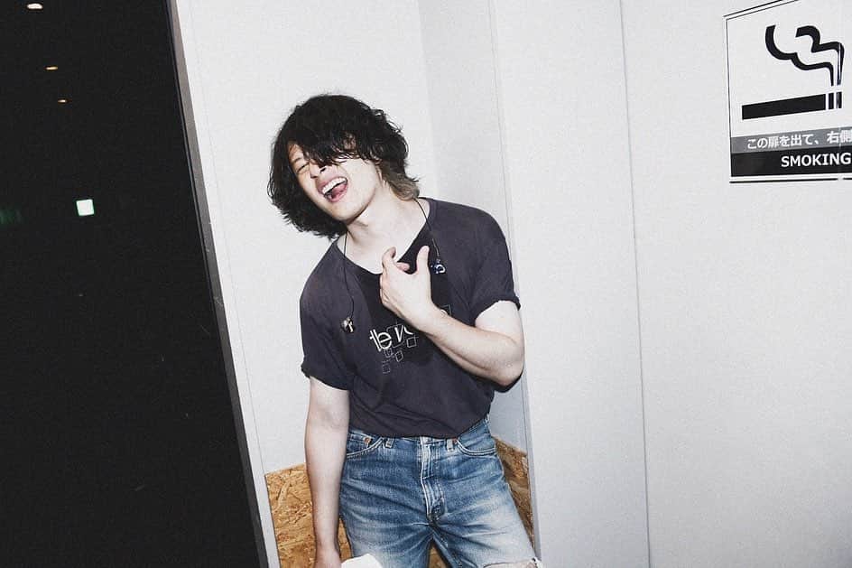 磯部寛之のインスタグラム：「Crazy night in Osaka. You guys rock. Big thanks to yama for a great performance. Hiro 大阪まじやばい。凄かったな、皆半端ないわ。yamaの素敵なステージにも感謝です。大阪また明日もよろしく。ひろ #alexandros #ディスフェス #大阪 #osaka #yama」