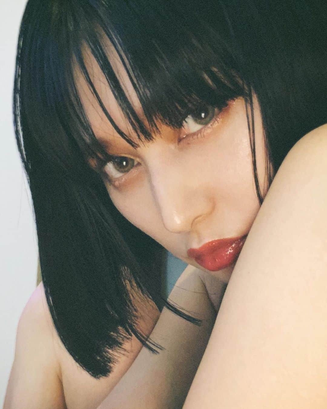 佐藤乃莉のインスタグラム：「Have sweet dreams 🔹🦋🔹  #sweet#night#目#ボブヘア」