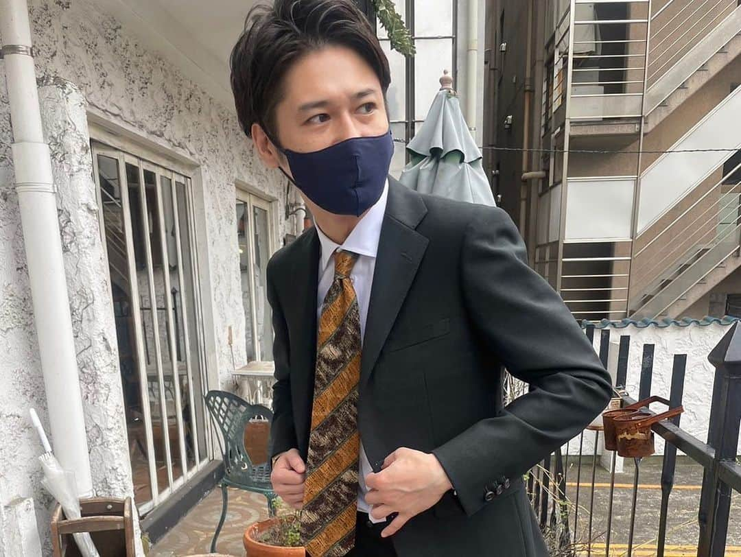 多田智佑さんのインスタグラム写真 - (多田智佑Instagram)「新衣装を下ろしました！ こんな感じです！ 渋いっす！ ネクタイとかはまた調整しながらって感じもありですねー！ 写真じゃ全然分かりませんが、深緑なんすよー！  宜しくお願いします。」6月22日 23時32分 - tottotada