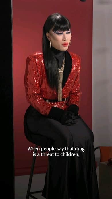 Huffington Postのインスタグラム：「Drag artist Yuhua Hamaskaki talks with us about the recent attacks and challenges faced by Drag Story Hour, shedding light on the importance of inclusivity, acceptance, and the fight against discrimination.」