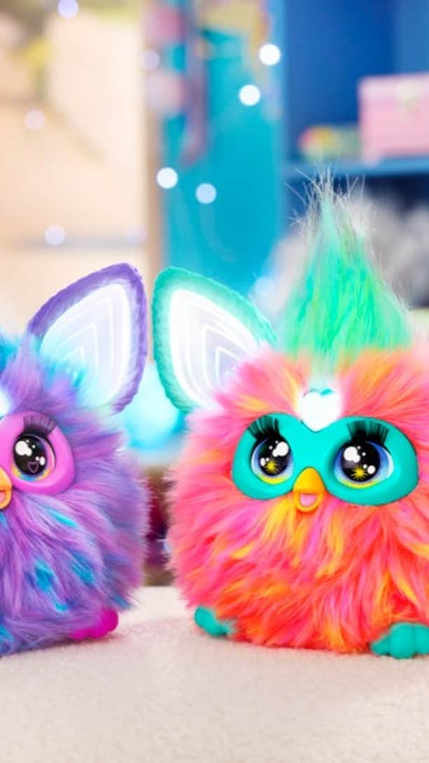 Hasbroのインスタグラム：「The wait is over and your signal has been heard: @Furby is Back! The more they play, the more fun they can unlock! As Furby would say, "Dah-no-lah" (party time!).  Parents! It's now available at Amazon and will be available at all major retailers 7/15.」