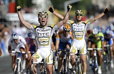 マーク・カヴェンディッシュのインスタグラム：「Sooooooo buzzing about this….. Apart from so many years together, so many victories & so many memories, the analytical view that @markrenshaw1 has on sprinting is ridiculously valuable. With the added bonus of knowing first hand how both my legs and mind work. Myself and everyone @astanaqazaqstanteam are proud and excited to have you on board mate. 🔥🔥🔥」