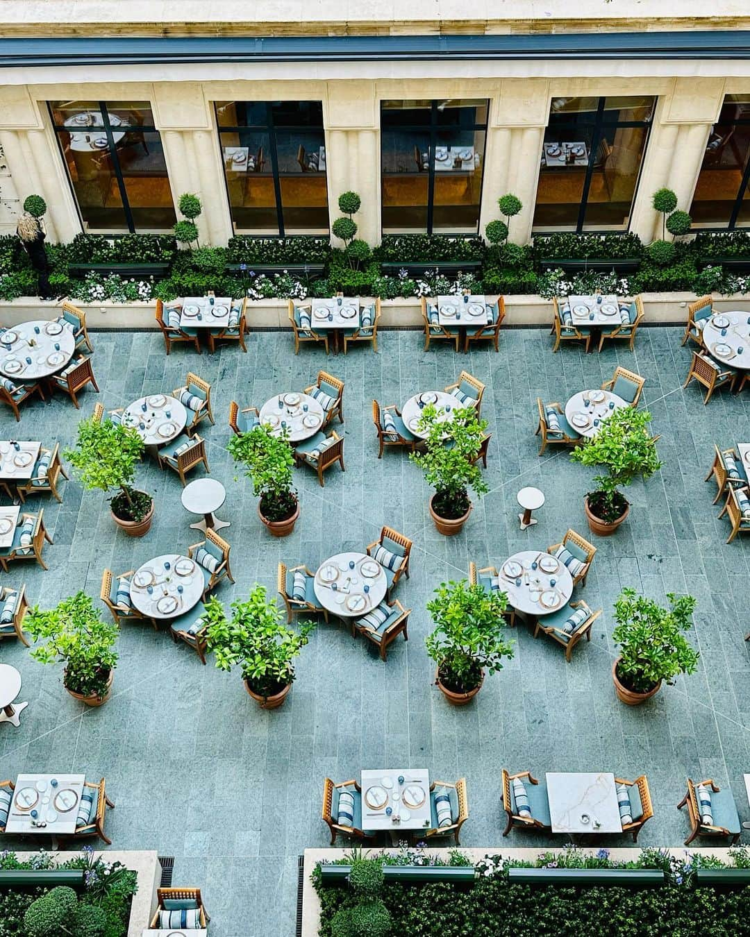 ヨハネス・ヒューブルさんのインスタグラム写真 - (ヨハネス・ヒューブルInstagram)「absolutely love my Parisian home @parkhyattparis - everything is just always perfect here. 🌟」6月22日 23時30分 - johanneshuebl