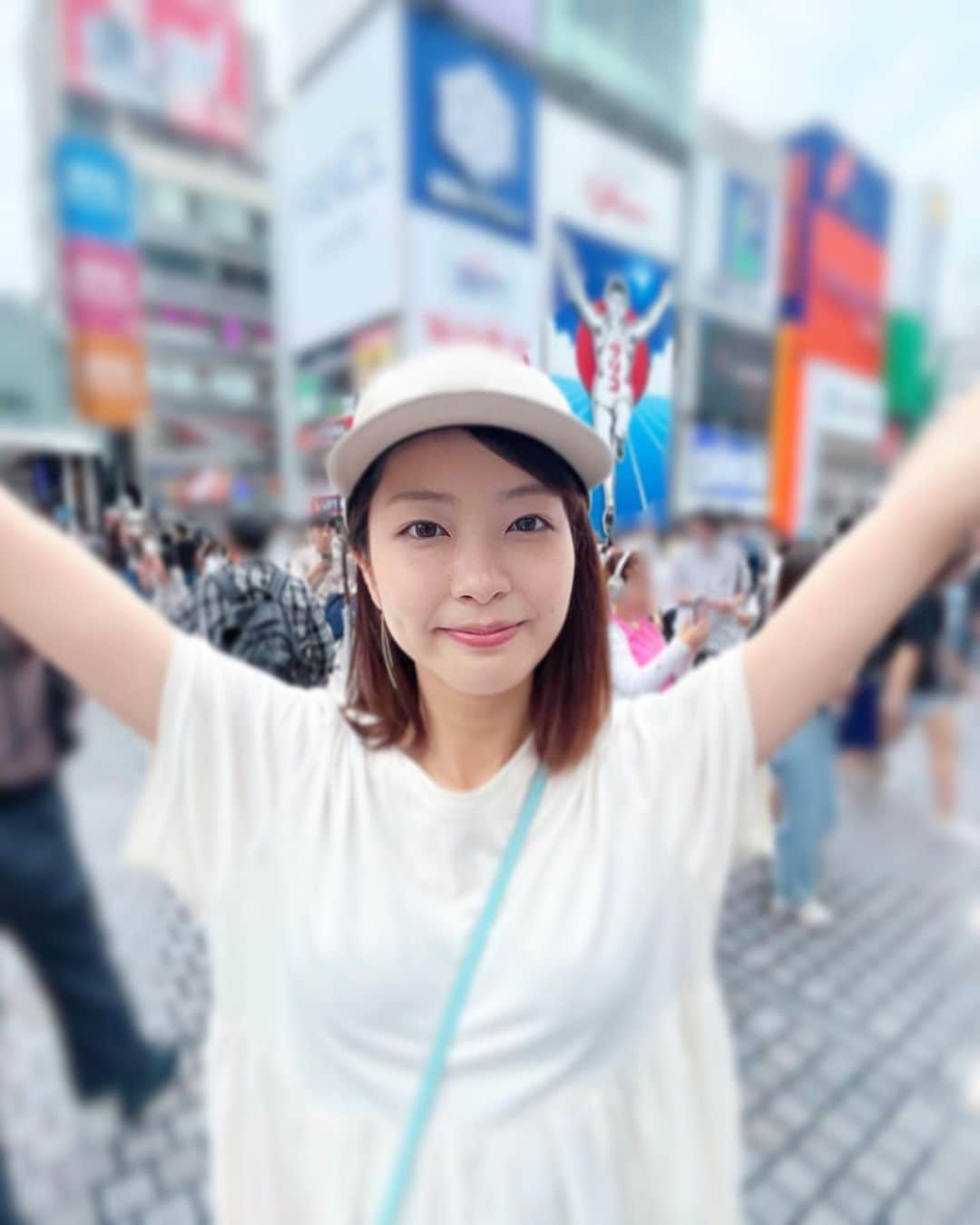 下村彩里さんのインスタグラム写真 - (下村彩里Instagram)「先日休日に久しぶりに#大阪 へ #よしもと漫才劇場　で#漫才ライブ  みてきました！！！約2時間 笑いっぱなしで顔が痛くなりました....🤣  #なんばグランド花月　の公演は満席で今回は見逃しましたが、 また観に行きたい！  #父は #大阪出身🫡 #父は昔から #家ではたまに #関西弁 #大阪の友人と電話するときは #完全に関西弁✨  #下村彩里#よしもと漫才ライブ#お笑い#お好み焼き#大阪満喫」6月22日 23時37分 - sairi.shimomura_ex