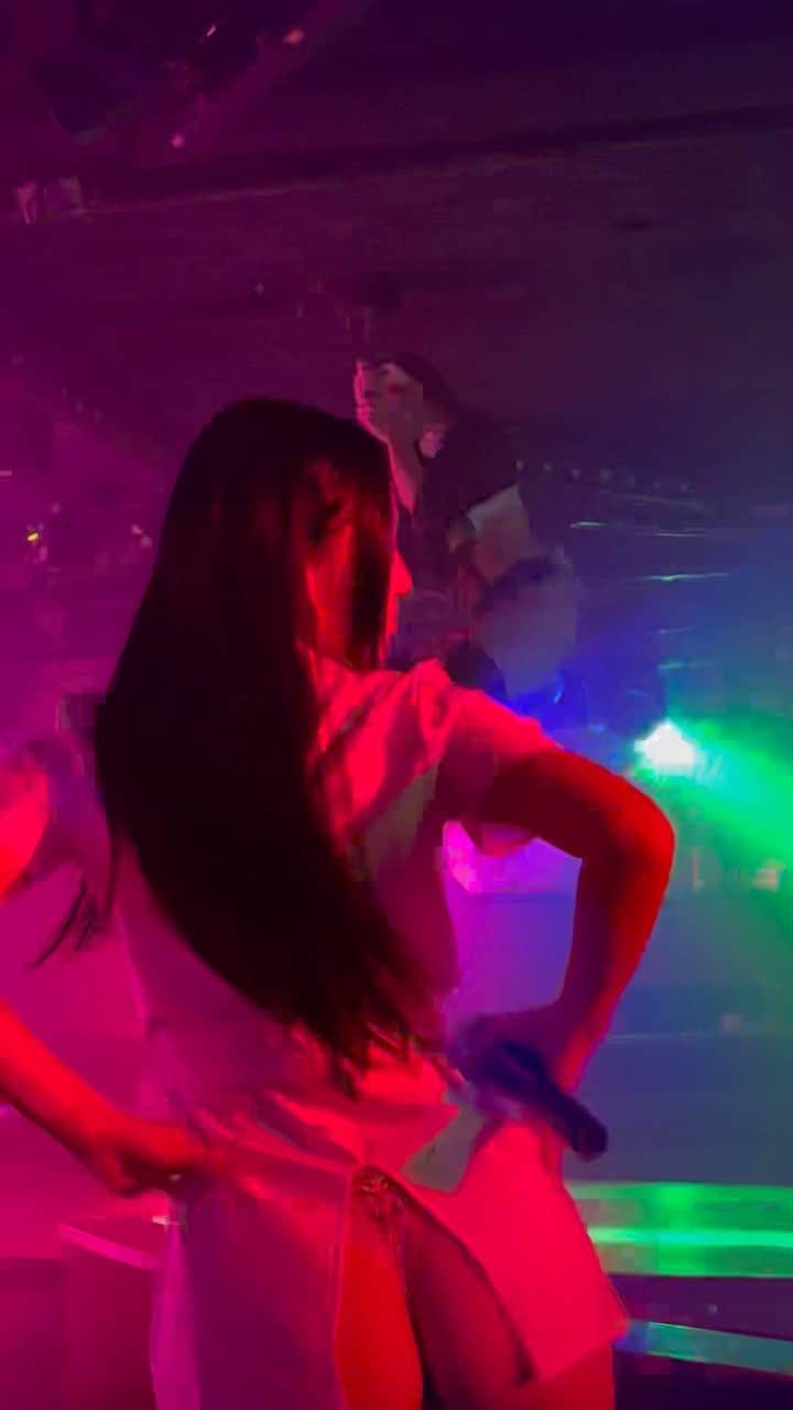 のインスタグラム：「すずむのマスターさんからケッチム撮ってもらったよ✨ ナースコスプレバージョン- ̗̀꒰ঌ🤍໒꒱ ̖́-  Kpopアイドル気取り🫢」