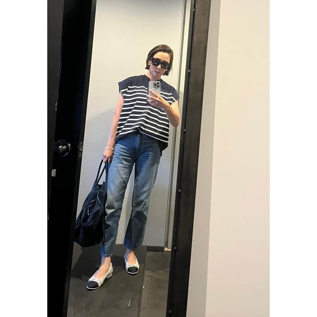 のインスタグラム：「いつかの私服は　@clane_official のボーダーにデニム。 . そんな時はちょっと可愛いバレエシューズで❤︎ . #shizunascoordinate」