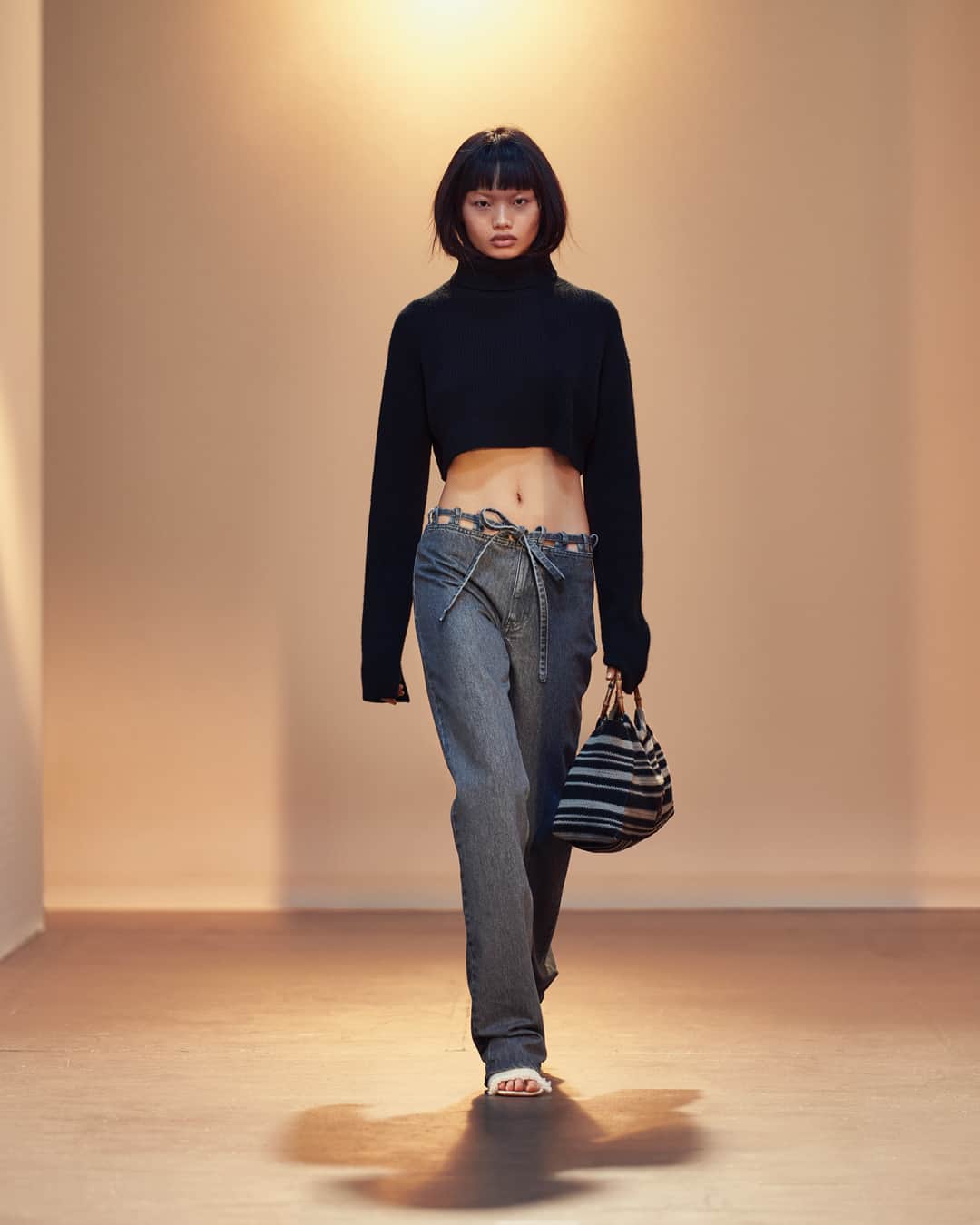 フィリッパコーのインスタグラム：「For Spring/Summer 2024, Filippa K 90s jersey staples are featured alongside one of the brand's founding categories: denim. New summer denim styles are introduced as well as re-editions of the striped ribbed jersey.   Photographed by @timothyschaumburg Styled by @ondineazoulay Make-up by @_georginagraham_ Hair by @ramoneyluv Set design by @florinemilie Models: @chunjincj, @bo.exters, @malloryveith, @daimyvanbetuw_, Tim Prause #FilippaK #FilippaKSS24」
