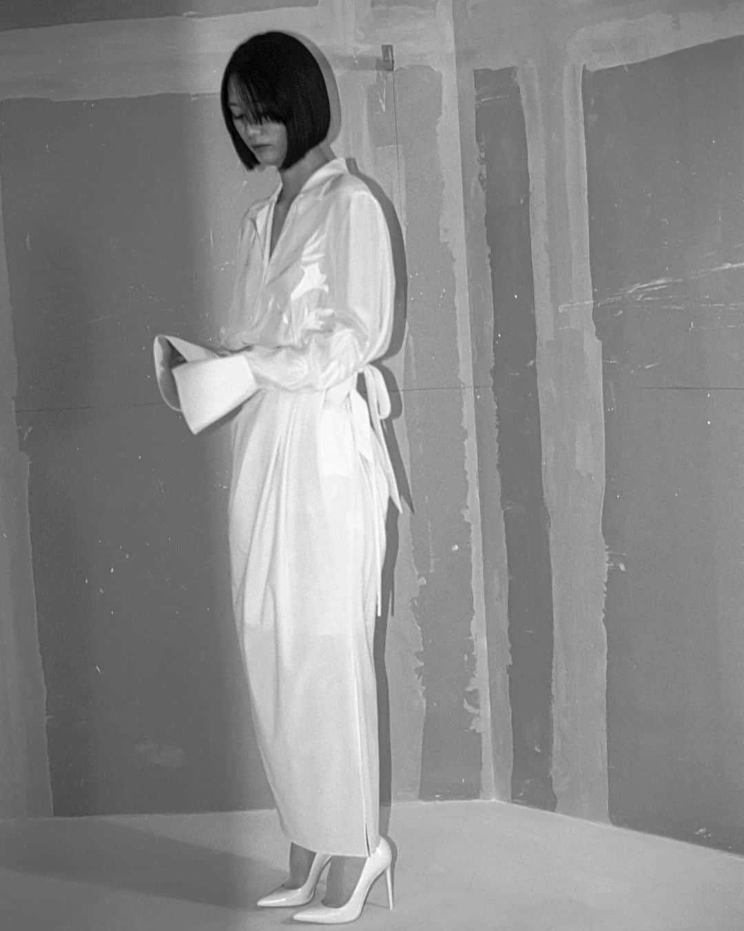 黒河内真衣子のインスタグラム：「23 Pre Fall   Photographer @yuichironoda  Stylist @yurikoe  Hair @kiyokoodo  Makeup @tomohiro_makeup  Model @knrnt   #mamekurogouchi  #23pf」