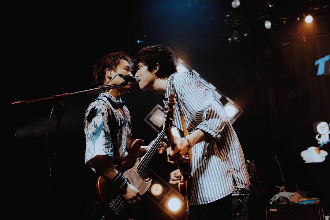 のインスタグラム：「TIME THIEF TOUR 初日、福岡トヨタホール スカラエスパシオ  photo by @erina_uemura」