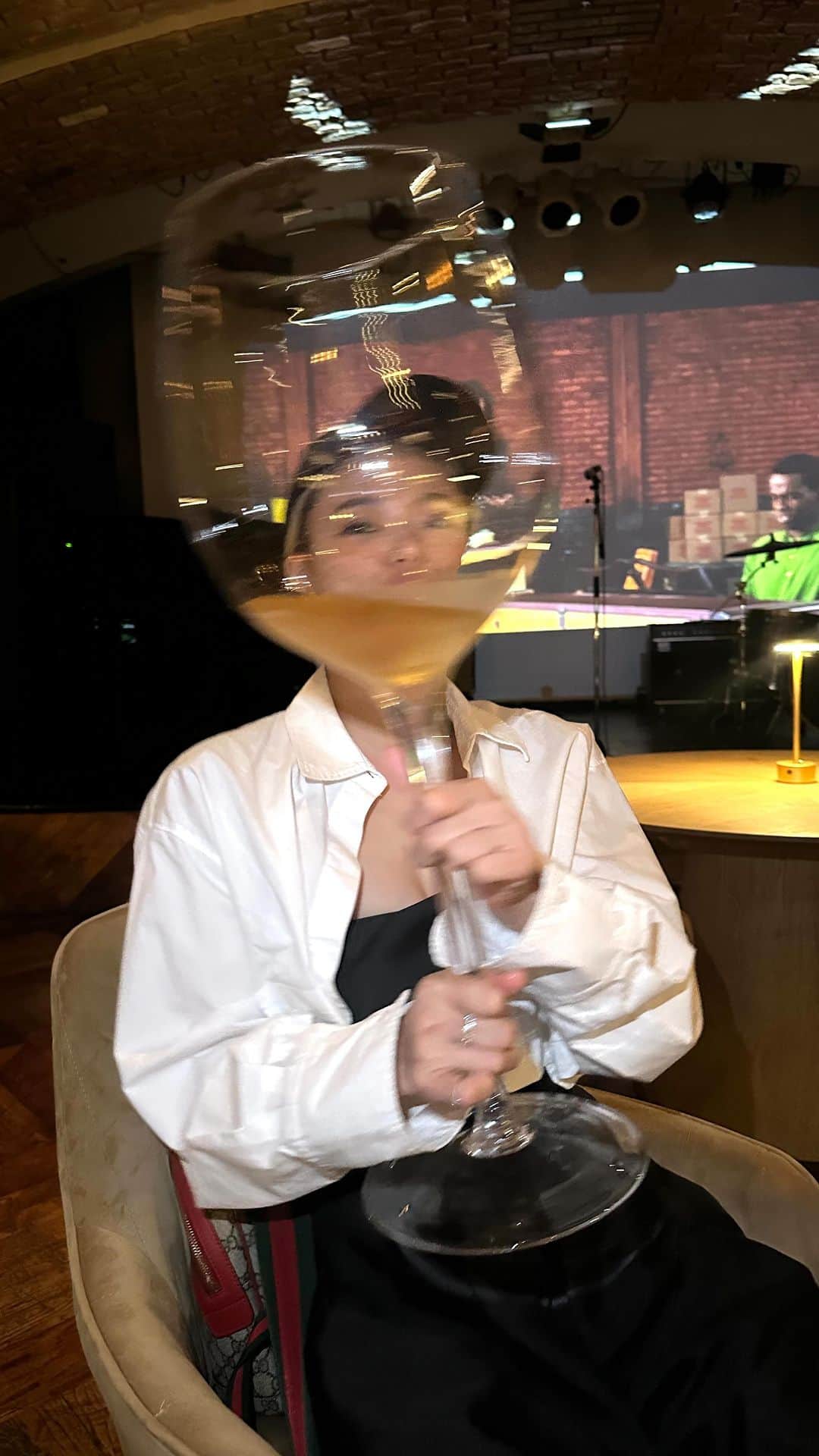 中川友里のインスタグラム：「happy perfect dinner with 🫰🏻🩷's  @kirarin_harry_official  @rkgabriela  @yuika_matsuda.official   サプライズも😳お得意な  @robin_club_omotesando ❣️ 毎週生演奏やアーティスト入れてるそうなので次回はライブ見に来たいな😚❣️  #女子会」