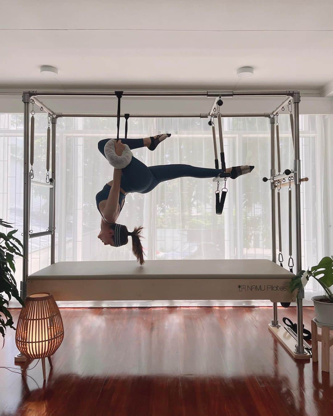 キンバリー・アン・ウォーテマス・ティアムシリのインスタグラム：「Afternoon stretch 🤍🥯」